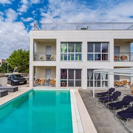 Family-friendly With Swimming Pool - 23976 * Вир