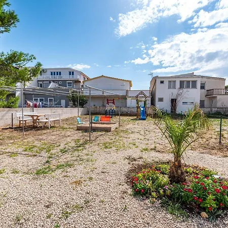 Family-friendly With Swimming Pool - 23976 Вир