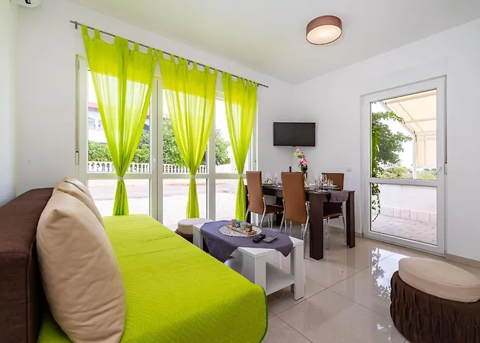 Family-friendly With Swimming Pool - 23976 Апартаменты