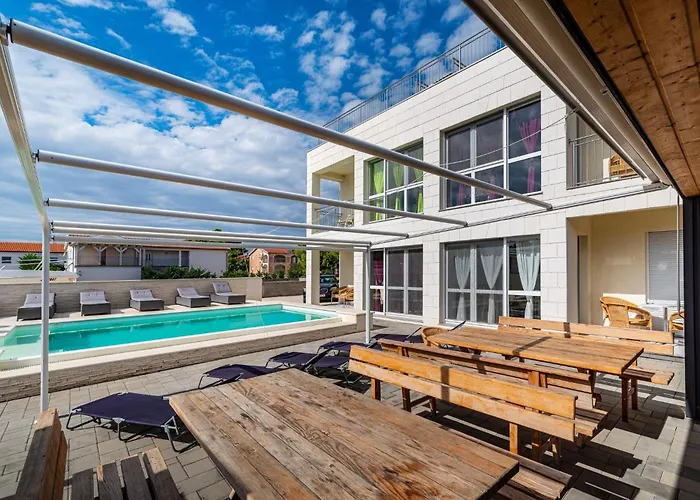 Family-friendly With Swimming Pool - 23976 Апартаменты Вир