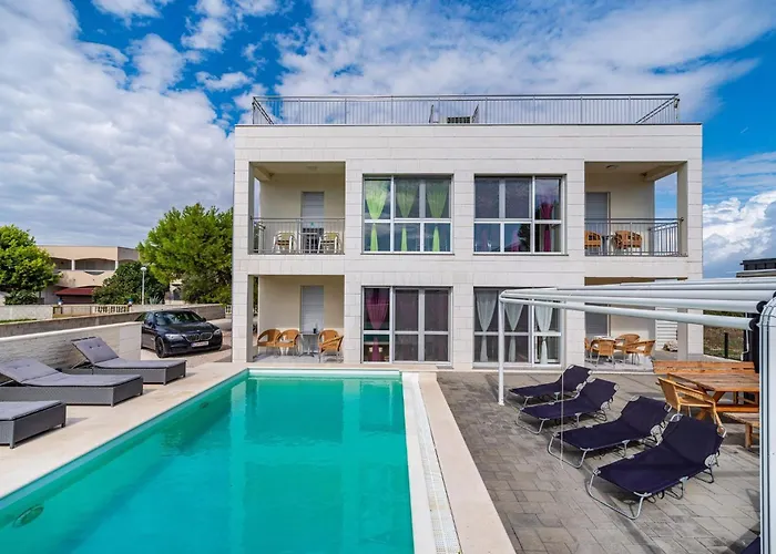 Family-friendly With Swimming Pool - 23976 * Вир