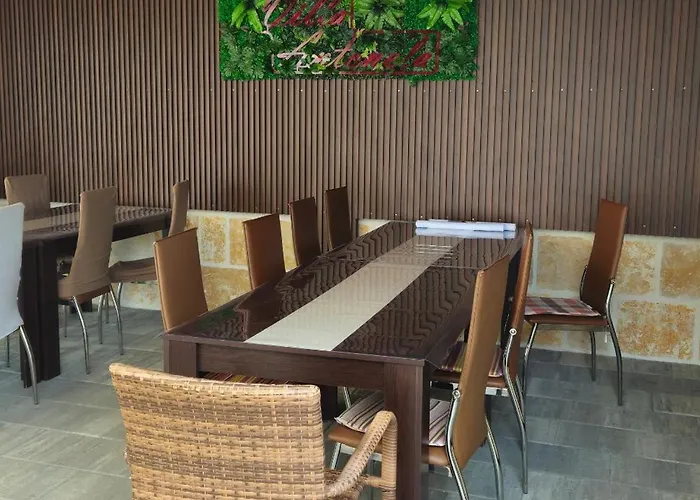 Апартаменты Family-friendly With Swimming Pool - 23976 Вир