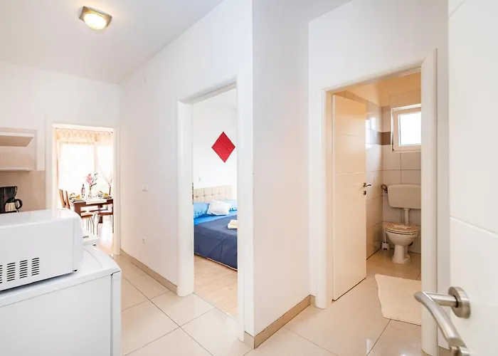 Апартаменты Family-friendly With Swimming Pool - 23976 *
