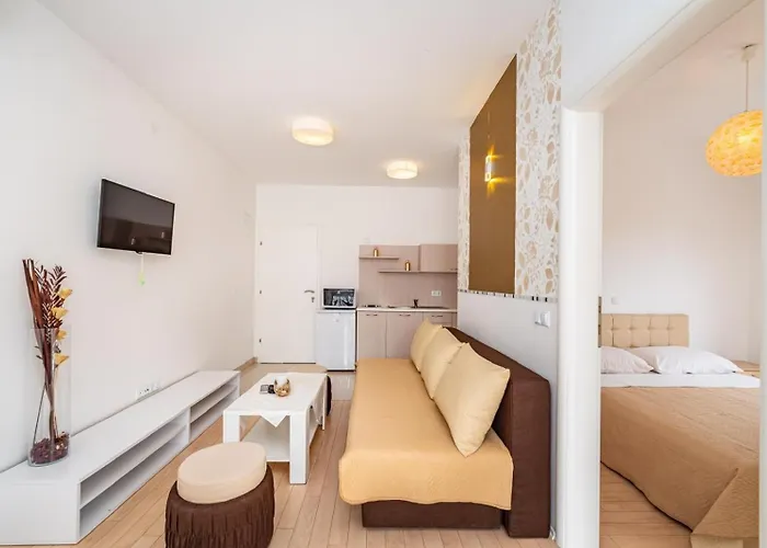 Апартаменты Family-friendly With Swimming Pool - 23976