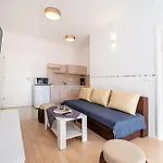 Family-friendly With Swimming Pool - 23976 Daire