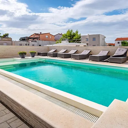 Family-friendly With Swimming Pool - 23976 Apartment *