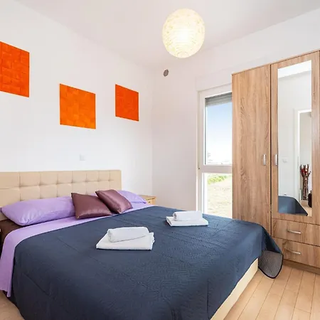 Family-friendly With Swimming Pool - 23976 Apartment Vir