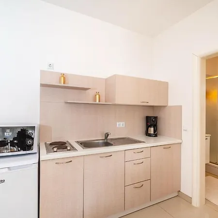 Apartment Family-friendly With Swimming Pool - 23976 Vir