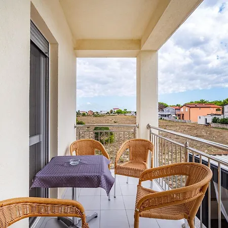 Apartment Family-friendly With Swimming Pool - 23976 Vir