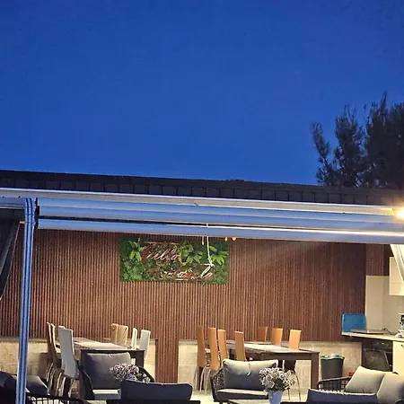 Family-friendly With Swimming Pool - 23976 Vir