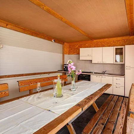 Family-friendly With Swimming Pool - 23976 Apartment Vir