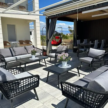 Family-friendly With Swimming Pool - 23976 Apartmán