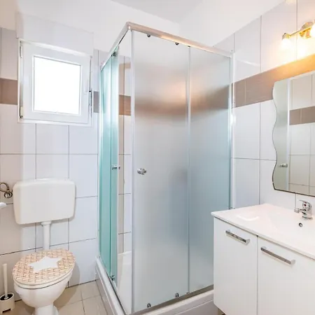 Family-friendly With Swimming Pool - 23976 Apartment