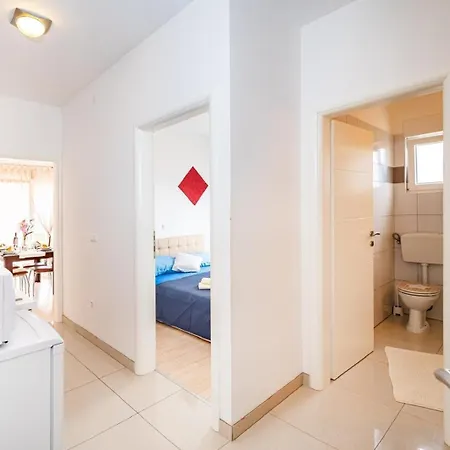 Apartment Family-friendly With Swimming Pool - 23976 *