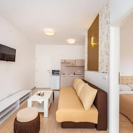 Apartment Family-friendly With Swimming Pool - 23976
