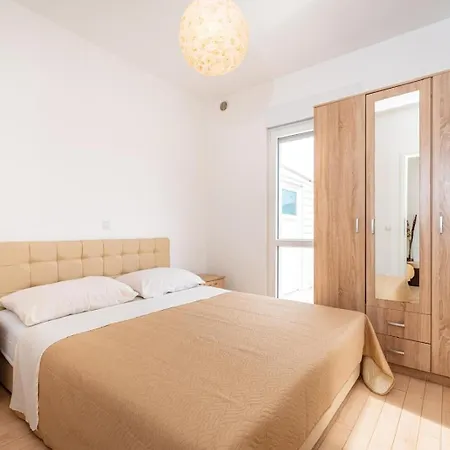 Apartment Family-friendly With Swimming Pool - 23976