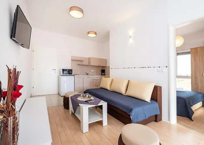 Family-friendly With Swimming Pool - 23976 Apartmán
