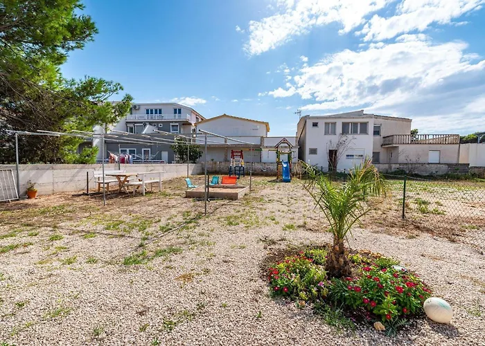 Family-friendly With Swimming Pool - 23976 Vir