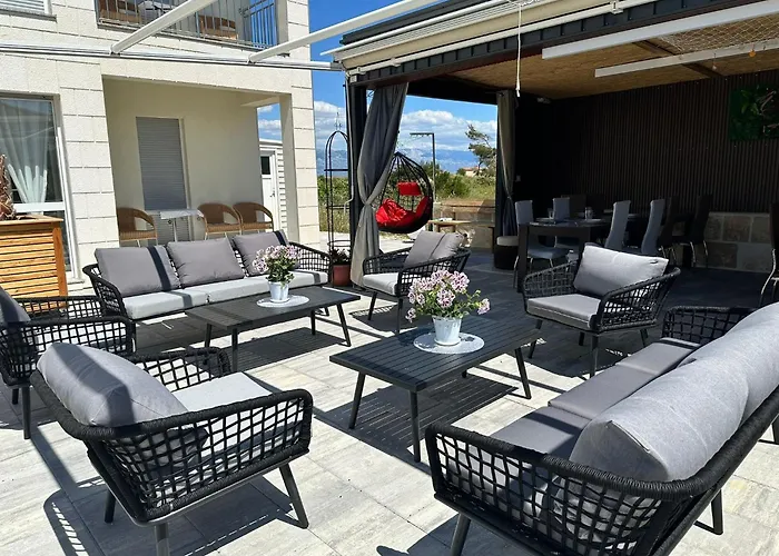 Family-friendly With Swimming Pool - 23976 Apartment