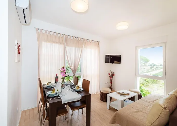 Family-friendly With Swimming Pool - 23976 *