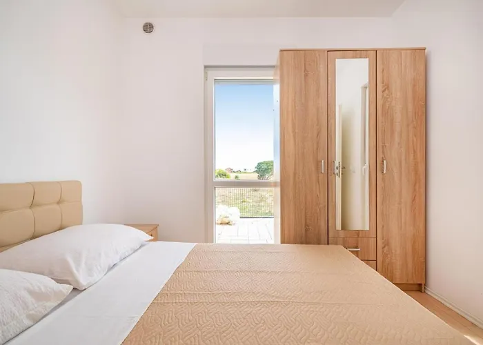 Apartment Family-friendly With Swimming Pool - 23976 *